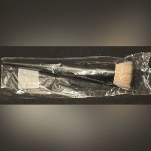 Farmasi Flat Kabuki Brush